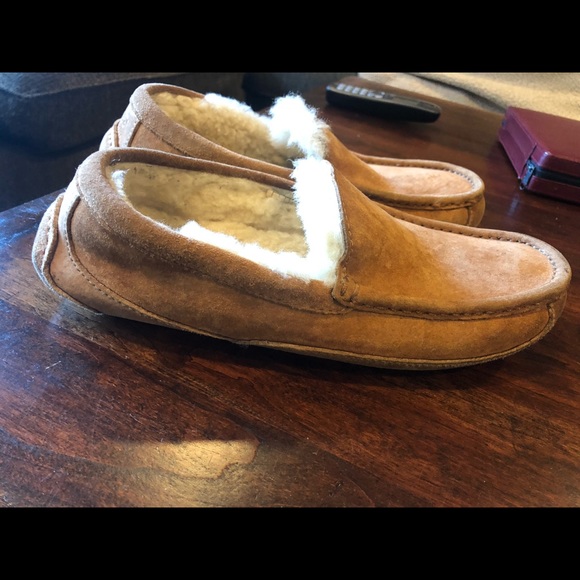 Men’s ugg ascot slippers - Picture 2 of 5